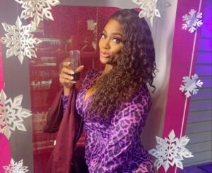 summer knowles salary